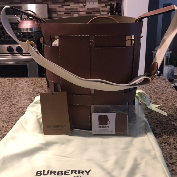 NWT Burberry Bucket Bag 2020 - Picture 2 of 8